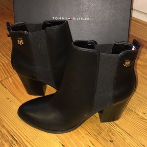 ✨NWT! Black Tommy Hilfiger booties 8.5